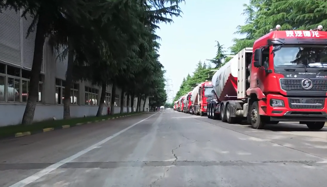 大單!100臺#粉罐半掛車 陸續(xù)發(fā)車，震撼#航拍